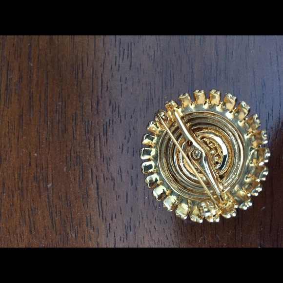 Brooche - Picture 3 of 3