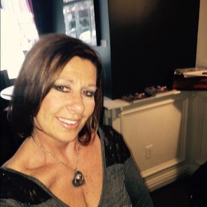 Meet your Posher, Debbie