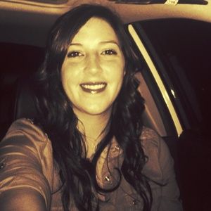 Meet your Posher, Joelle