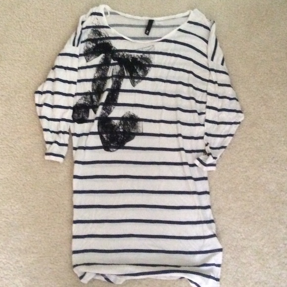 Hm cute long tee, size 2