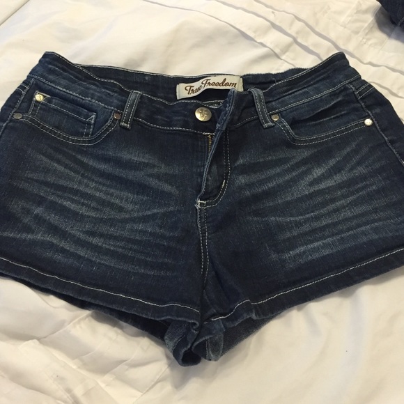 Shorts - Picture 3 of 3