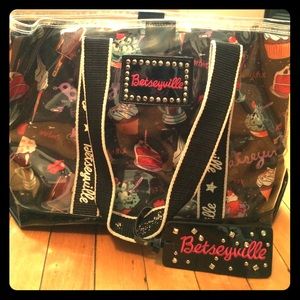 Betseyville bag in good condition!👜🍰🍦