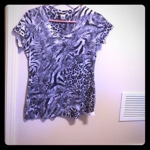 Size large Daytrip v-neck tee