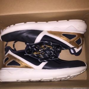 Adidas tubular runners