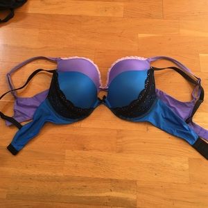 Lot of 2 Victoria's Secret push-up bras lace 34D