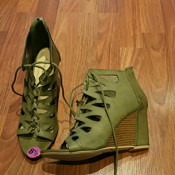 Cute olive color  shoes