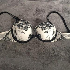 Victoria's Secret 32C