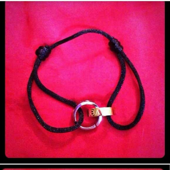 Not selling.  Just looking for this type of Bracel - Picture 1 of 1