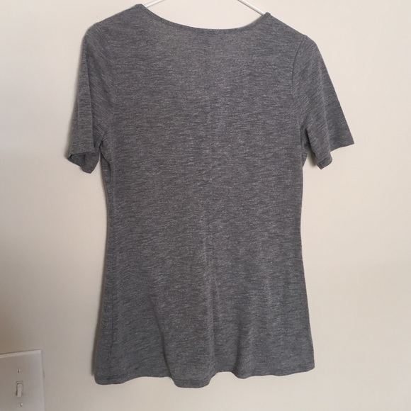 Universal vneck - Picture 3 of 4