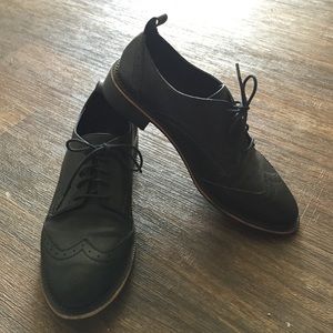 Wingtip oxfords