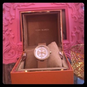 💕✨Tan Tory Burch watch✨💕