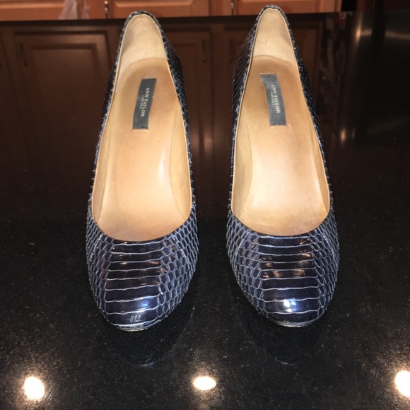Ann Taylor grey snake reptile heel pumps