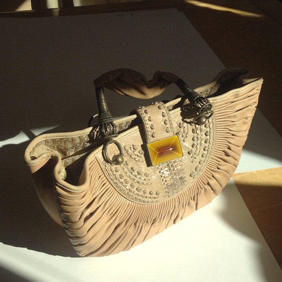Purse - Picture 1 of 4