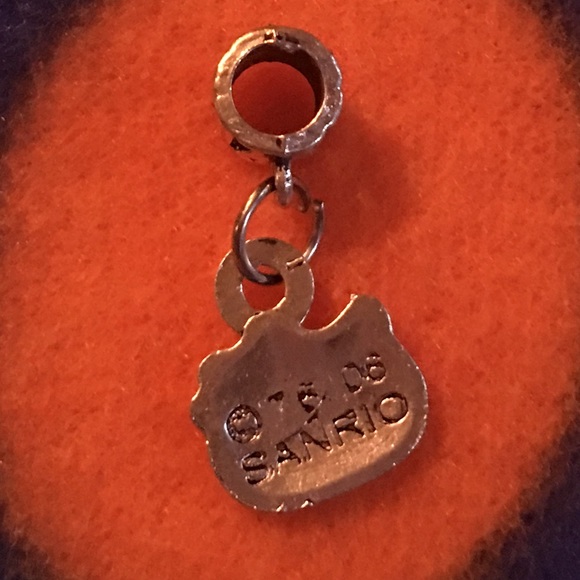 Hello Kitty Charm - Picture 2 of 3