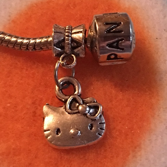 Hello Kitty Charm - Picture 3 of 3