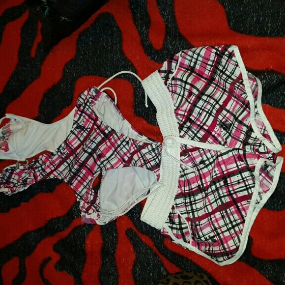 Matching swim suit and swim shorts. - Picture 1 of 2