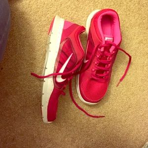 Nike Sneakers in Fuschia