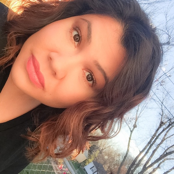 Meet your Posher, Mariana - Picture 1 of 1