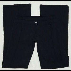 Lululemon size 6 yoga pant.