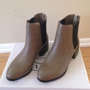 Steve Madden Chelsea Boots