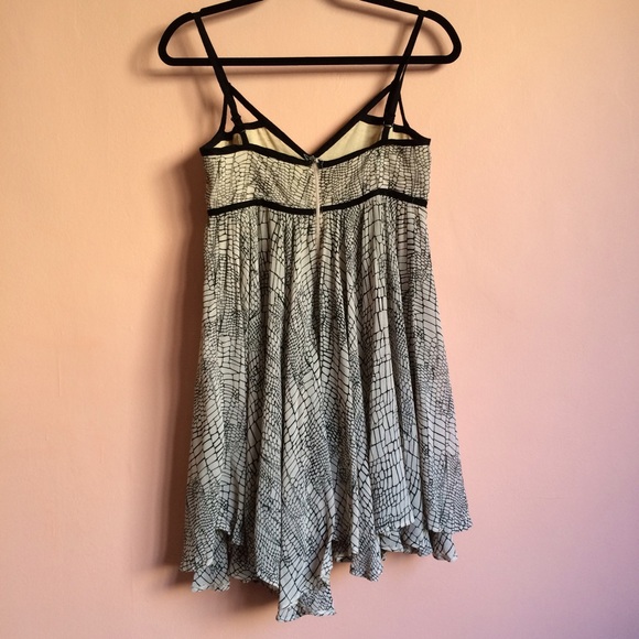 Stylestalker Strappy Cutout Print Dress - Picture 3 of 3