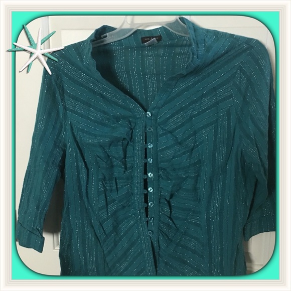Teal 3/4 sleeve top.