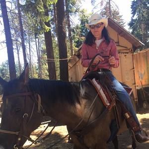 Meet your Posher, Mona