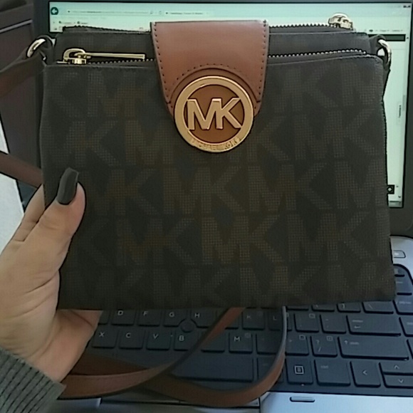 Michael Kors Handbags - Michael Kors Fulton Crossbody