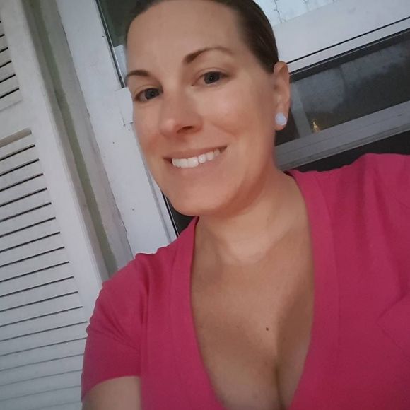 Meet your Posher, Valerie