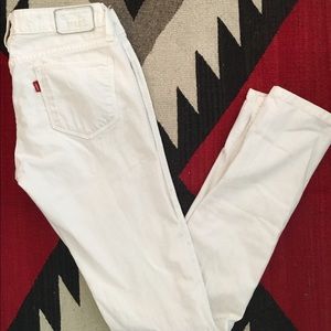White low rise Levi jeans