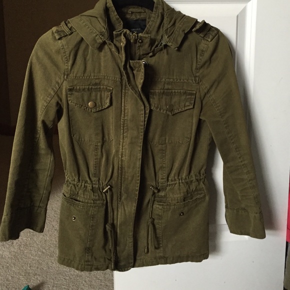 Army Green coat - Picture 1 of 3
