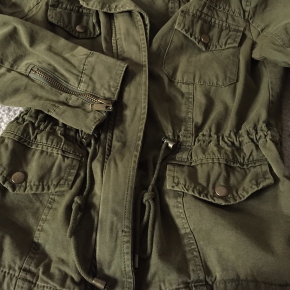 Army Green coat - Picture 2 of 3