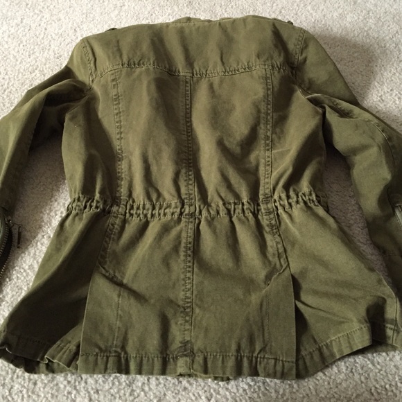 Army Green coat - Picture 3 of 3