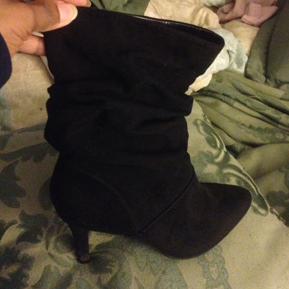 Black suede slouch short boot
