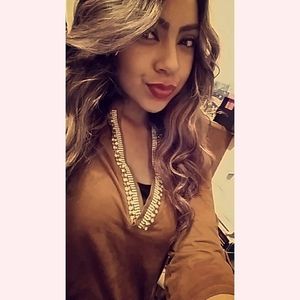 Meet your Posher, Esmeralda