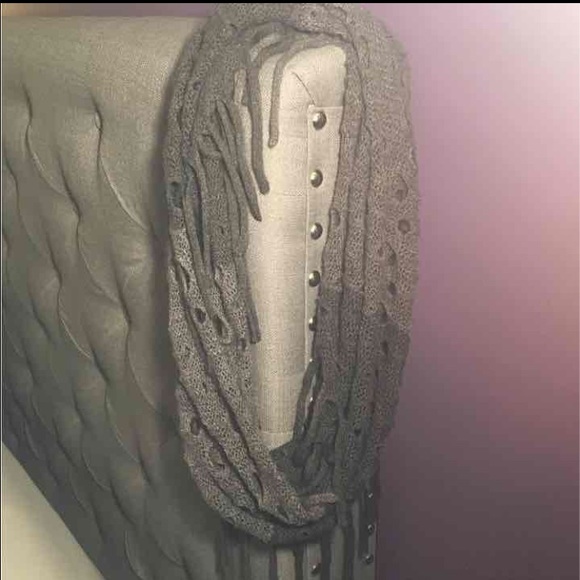 Grey Scarf - Picture 1 of 2