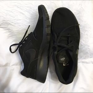 Black Nike Free Runs