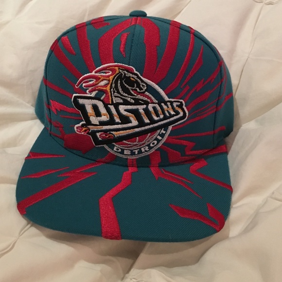 Mitchell & Ness Pistons hat