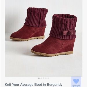 "Knit your average boot" in burgundy