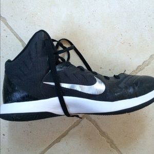 Basketball shoes