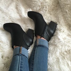 Forever 21 Black ankle booties 6.5