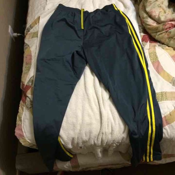 Adidas sweats size Large! - Picture 2 of 3