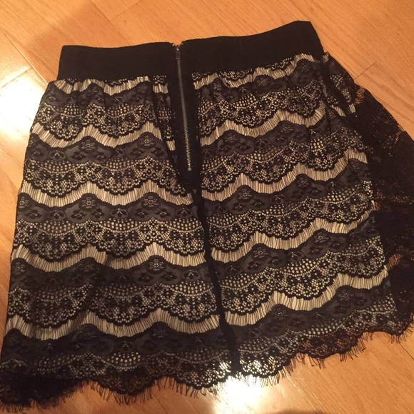 Gorgeous Black and Tan lace skirt - Picture 2 of 2