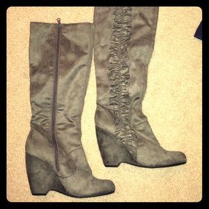 Heeled wedge boots