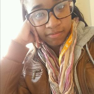 Meet your Posher, Kayla