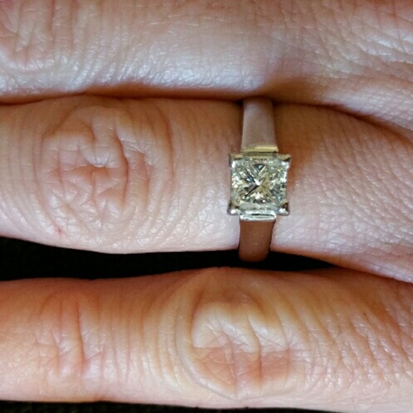 Last chance!!! Diamond ring!