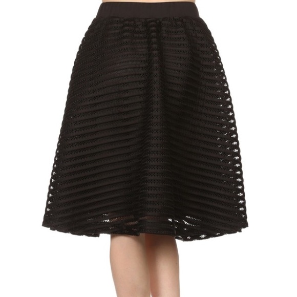 Full a-line black eyelet skirt - Picture 2 of 2