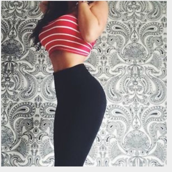 Pretty red and white bandeau 💋