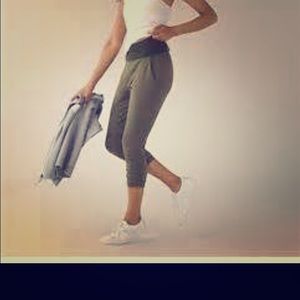 Lululemon Sunset Salutation crop!