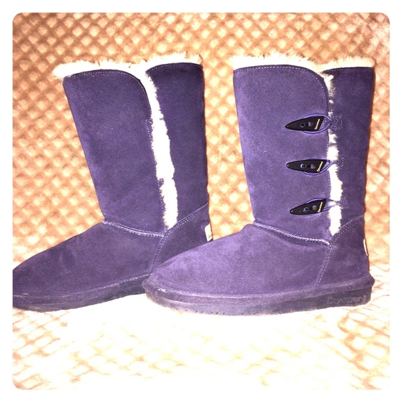 Perfect for fall!! Bearpaw Sarah boot in Eggplant